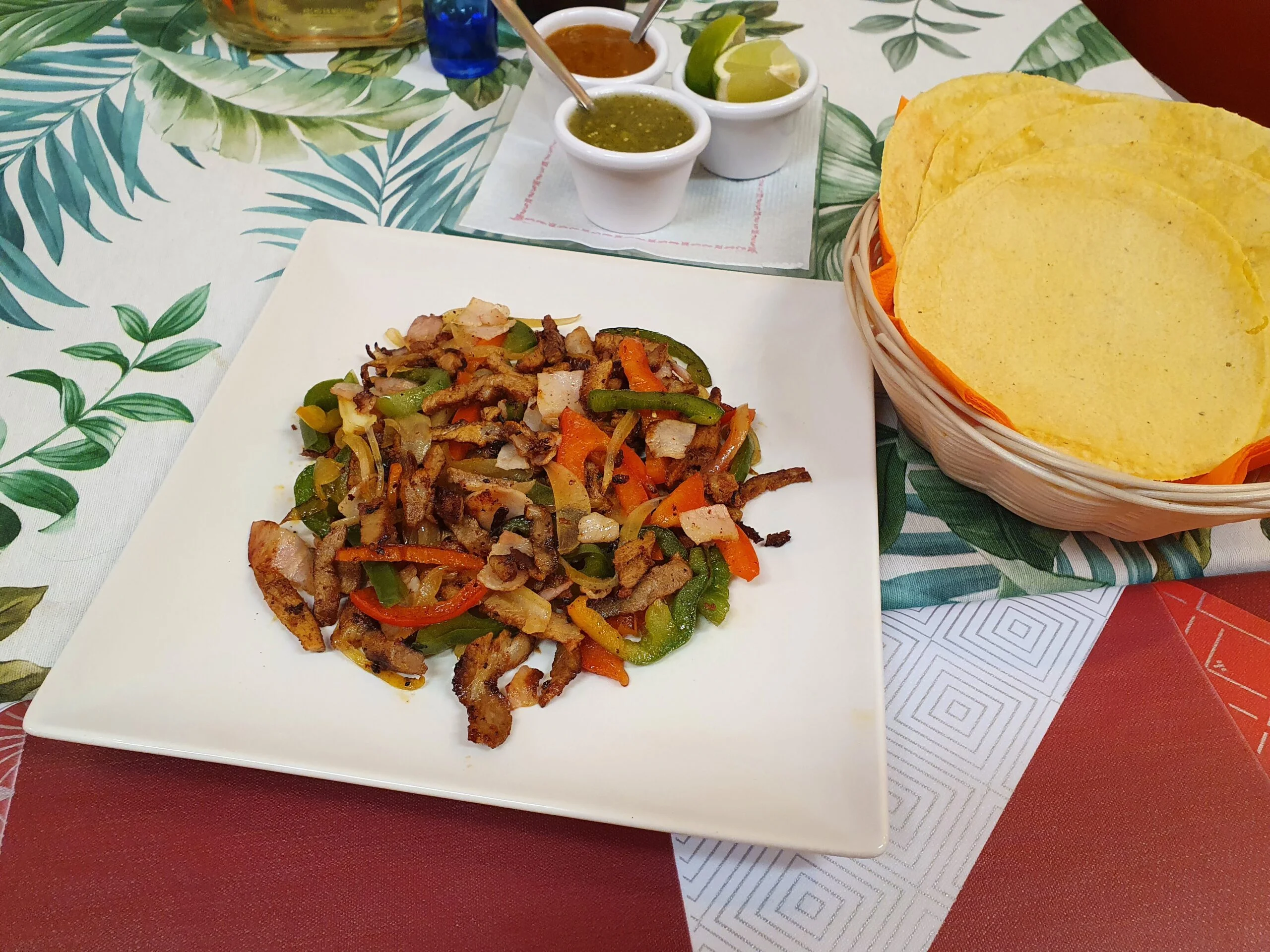 alambre pastor restaurante mexicano en barcelona con terraza alambre pastor comida mejicana en barcelona mexican food