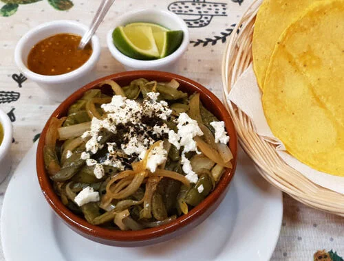 restaurante mexicano en barcelona con terraza (114) nopal y cebolla comida mejicana en barcelona mexican food