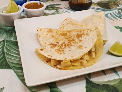 restaurante mexicano en barcelona con terraza (119) quesadilla de pollo mejicana comida mejicana en barcelona mexican food