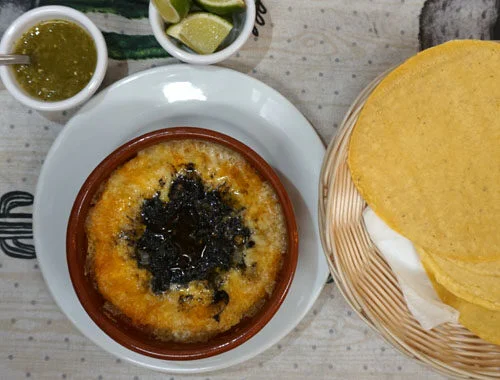 queso huitlacoche restaurante mexicano en barcelona con terraza (120) queso huitlacoche mejicano comida mejicana mexican food barcelona