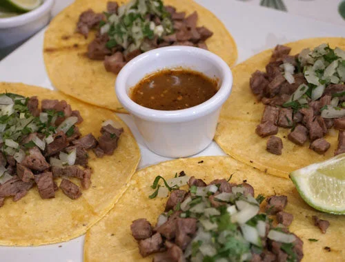 restaurante mexicano en barcelona con terraza (134) tacos de bistec con queso comida mejicana mexican food barcelona