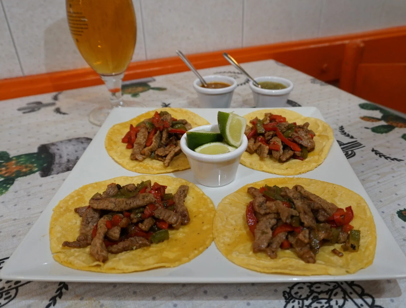 restaurante mexicano en barcelona con terraza (68) tacos pirata mejicanos comida mejicana en barcelona mexican food